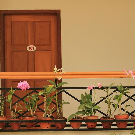 Golden Lotus Inle Hotel Nyaungshwe Township Exterior photo