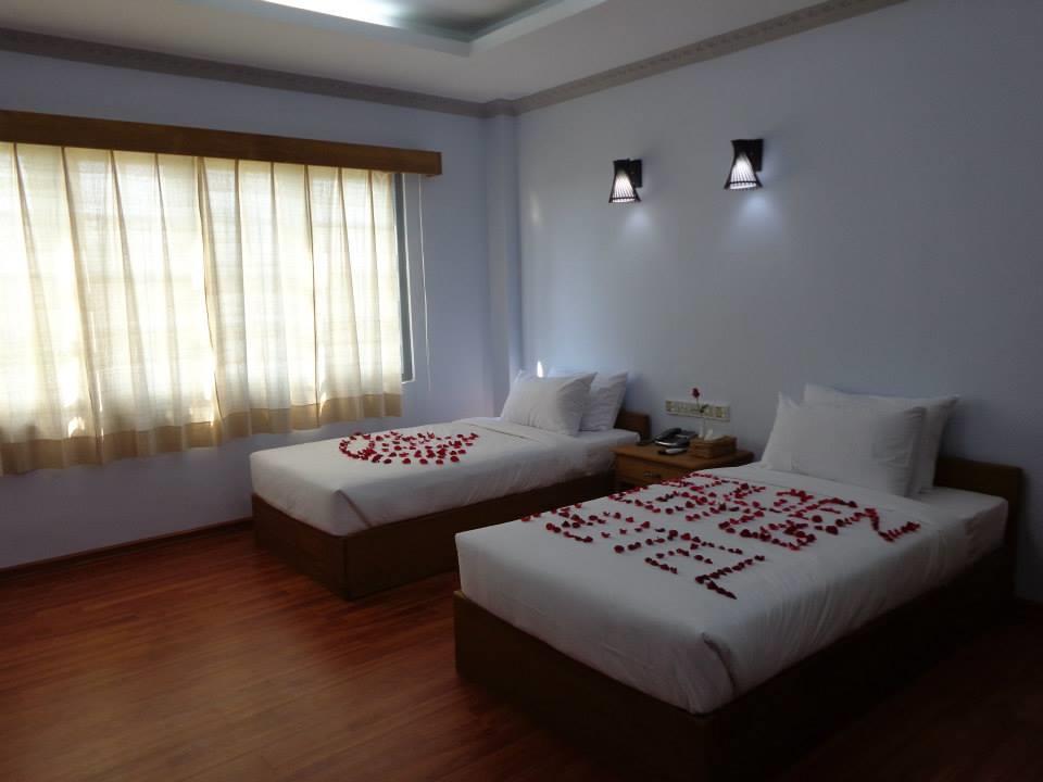 Golden Lotus Inle Hotel Nyaungshwe Township Exterior photo