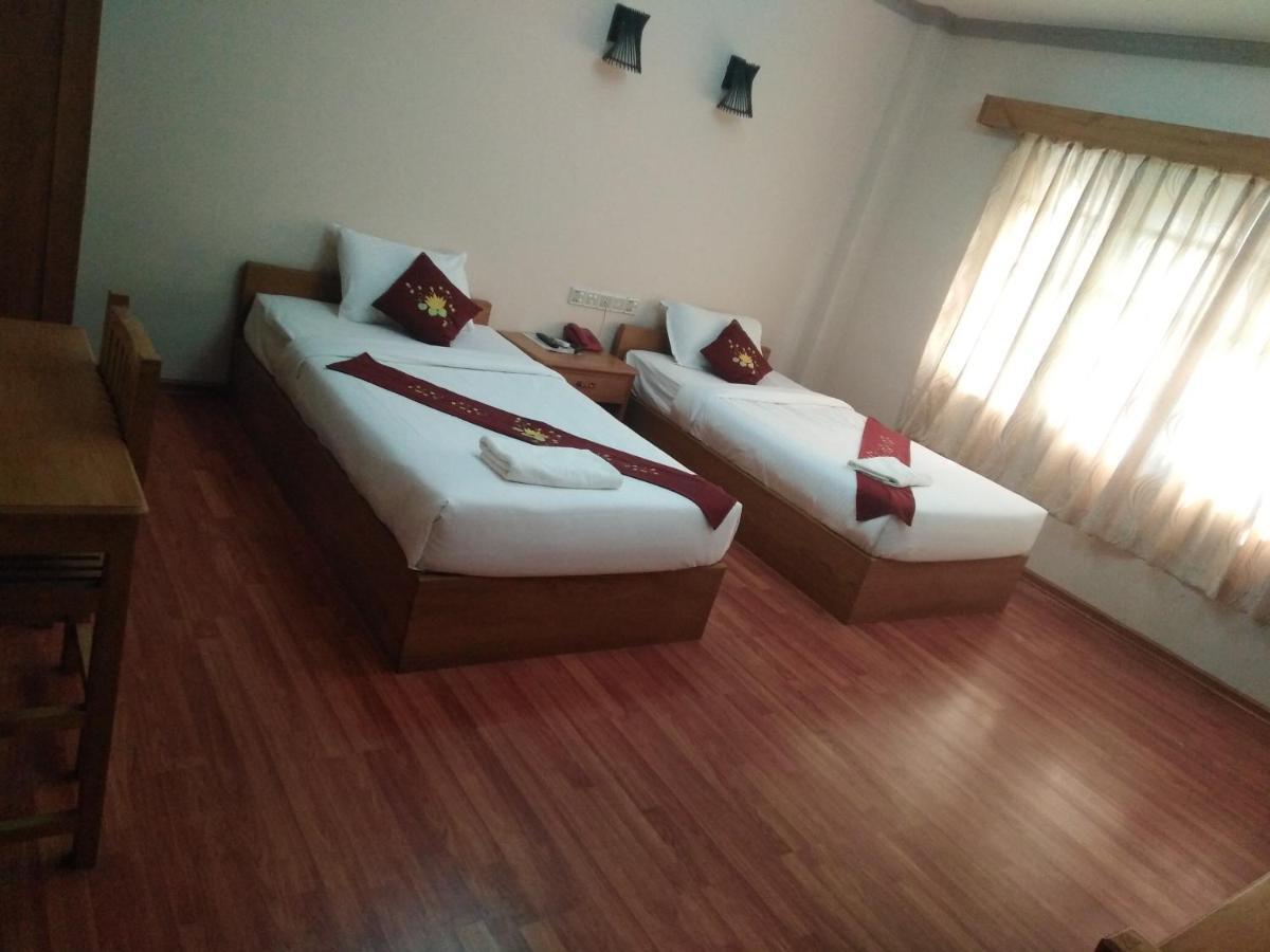 Golden Lotus Inle Hotel Nyaungshwe Township Exterior photo
